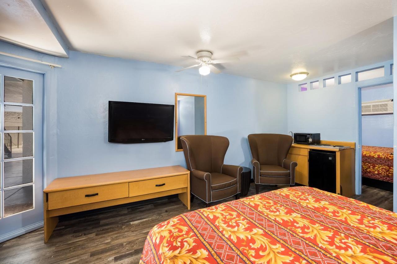 Knights Inn Tucson D.M.A.F Area エクステリア 写真