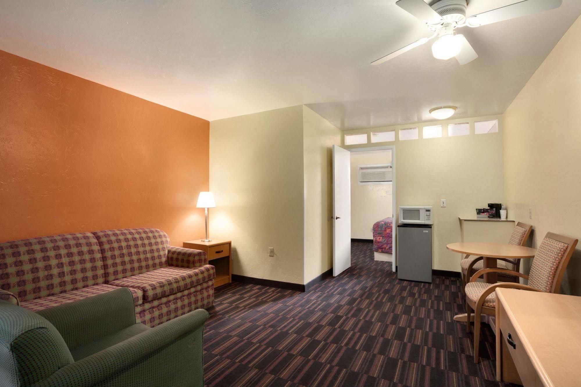 Knights Inn Tucson D.M.A.F Area エクステリア 写真