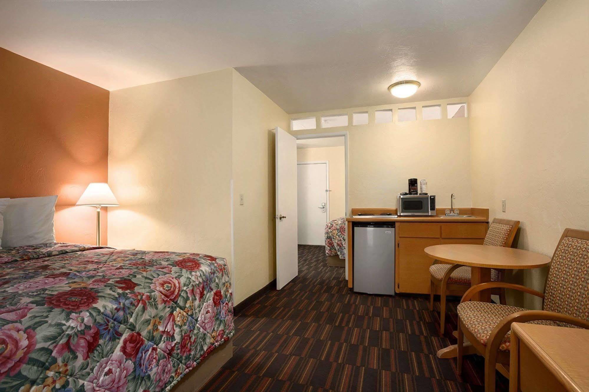 Knights Inn Tucson D.M.A.F Area エクステリア 写真